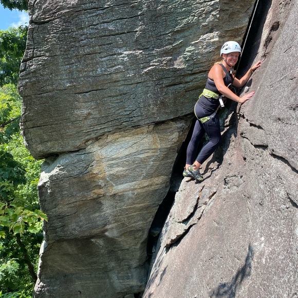 Meet your Posher, Gretchen - Picture 2 of 5